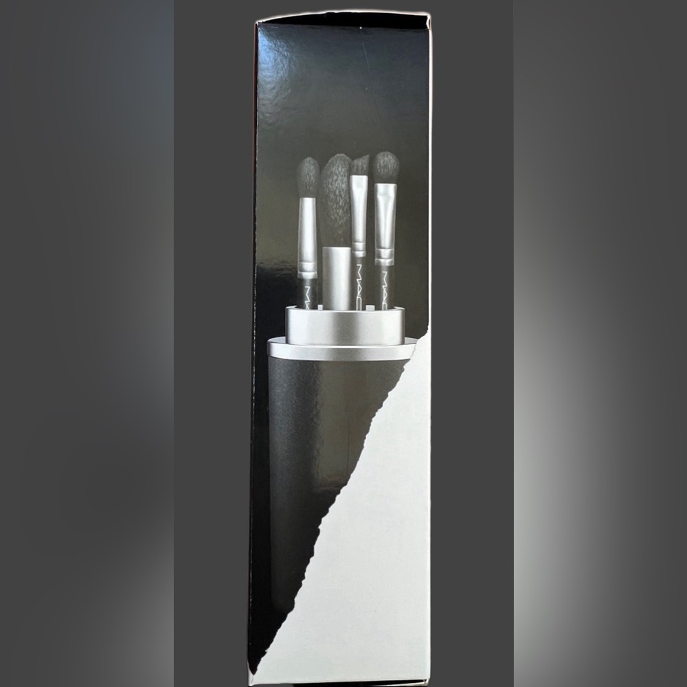 MAC ❤️ LMTD ED ❤️ Look in a Box BASIC 4 BRUSH SET ❤️ HUGE Lipstick Holder ❤️ NIB - Picture 4 of 9